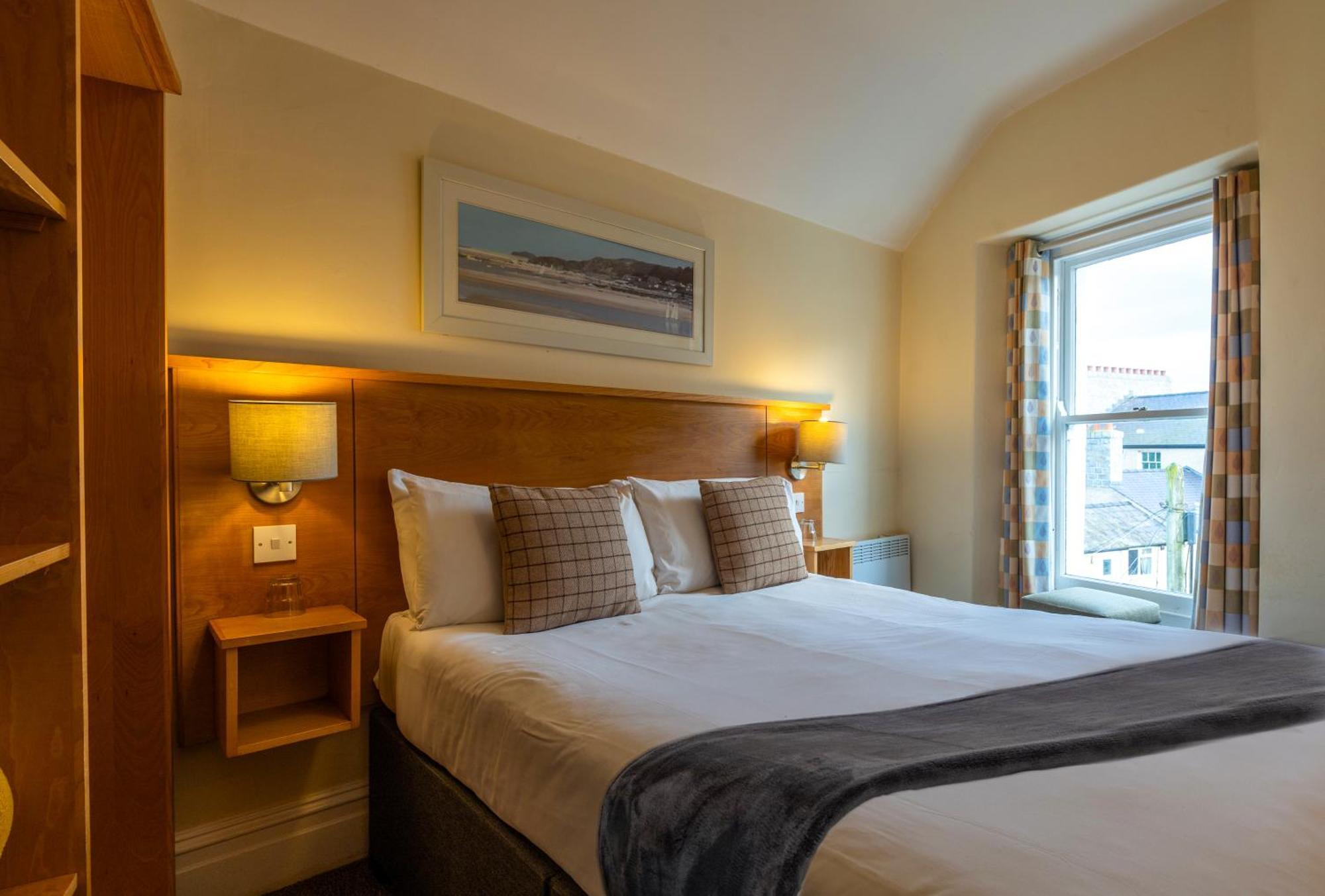 Castle Court Hotel Beaumaris Eksteriør billede